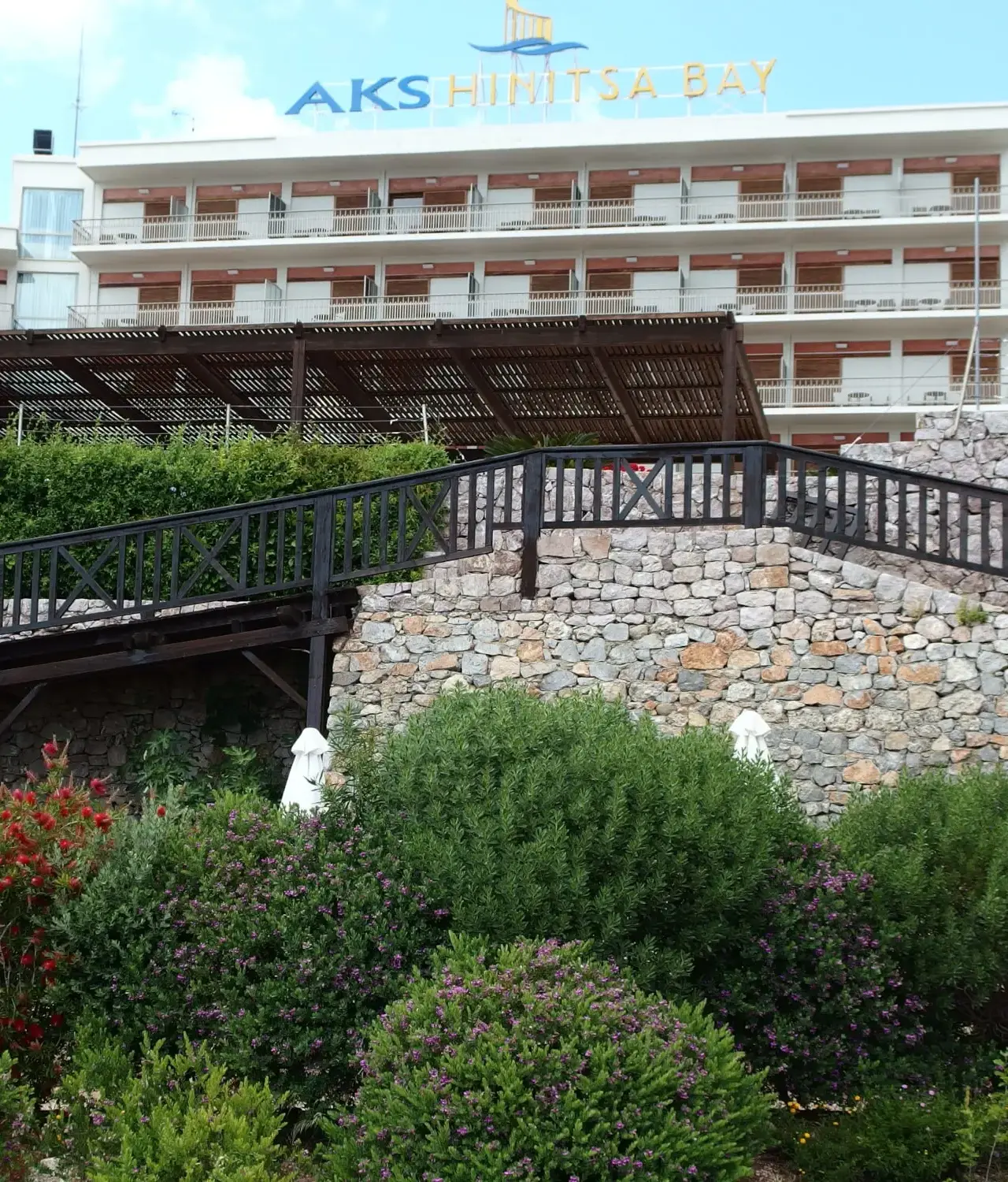 AKS Hinitsa Bay Hotel